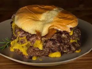 Explosiva triple + papas