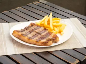 Bife mariposa mas fritas
