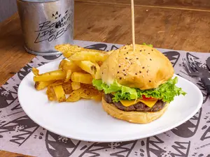 Hamb clásica + papas fritas