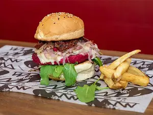 Hamb vegetariana + fritas