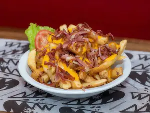 Papas cheddar y panceta