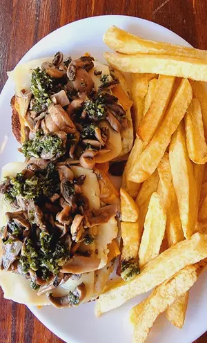 Pizzanesa champi + fritas