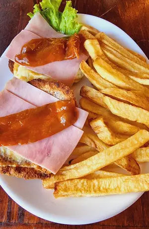 Pizzanesa jamón-morrón fritas