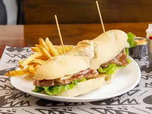Sánd gigante bondiola + fritas
