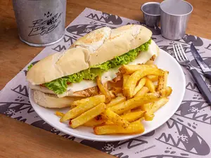 Sánd gigante de pollo + fritas