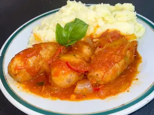 Chorizos A La Pomarola Con Puré