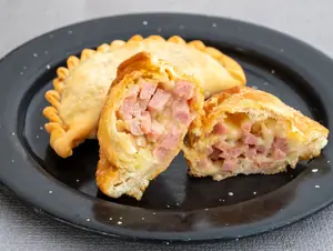 Empanada de jamón y queso