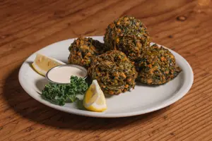 Buñuelos de acelga, espinaca y kale