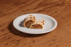Empanada de carne cortada a cuchillo