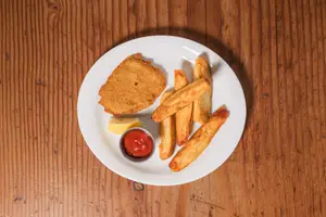 Mini milanesa con papas fritas rústicas