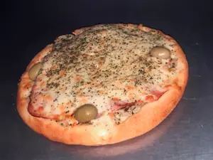 Pizza jamón y roquefort