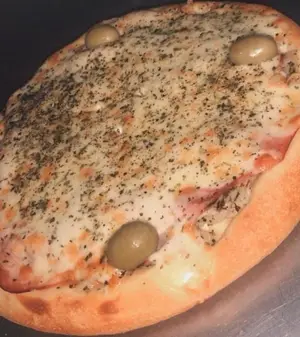 Pizza napolitana con jamón