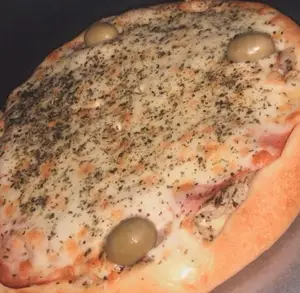 Pizza panceta y cheddar