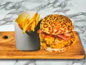 Burger cheesebacón triple