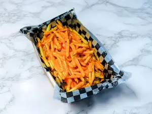 Papas fritas con queso cheddar