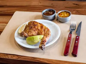 1/4 de pollo a las brasas