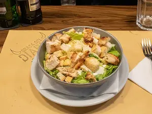 Ensalada chicken césar