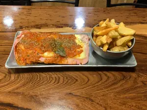 Milanesa napolitana con guanic