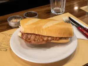 Sándwich de bife de chorizo