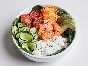 Poke bowl de salmón