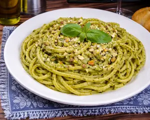 Linguine al pesto y pistachos