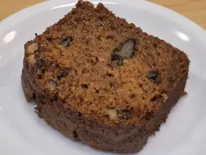 Porción budín zanahoria y nuez