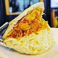 Arepa de pollo desmechado