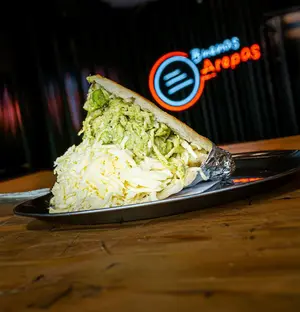 Arepa reina pepiada