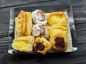 Docena de facturas surtidas