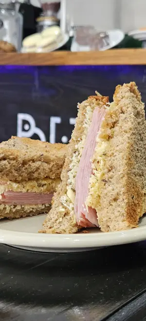 Sandwich De Lomito Y Queso