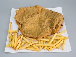 Milanesa de carne con guarni