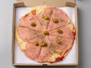 Pizza  provolone con jamón