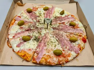 Pizza provolone y panceta