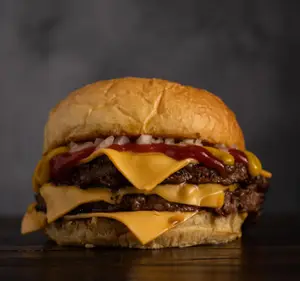 Quarter Burger Triple+ Papas
