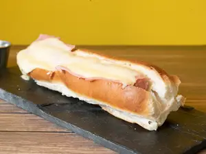Hot Dog Con Panceta Y Queso