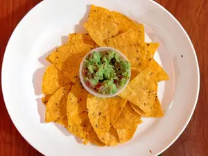 Nachos con guacamole