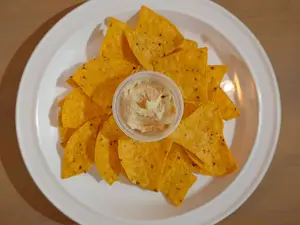 Nachos con hummus