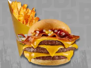 Cheese bacon triple con papas