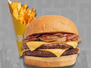 Cheese onion doble con papas
