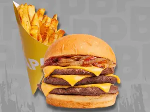 Cheese onion triple con papas