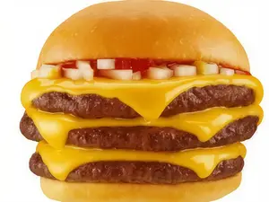 Cheeseburger triple con papas