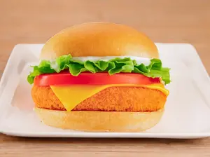 Chicken burger simple con papas
