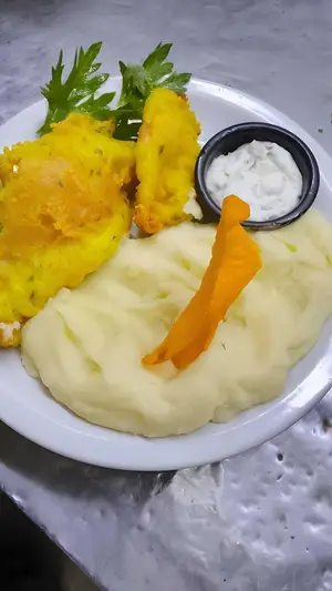 Filet de merluza con guarnición