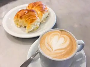 Café con leche+ 2 medialunas