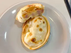 Empanada de jamón y queso