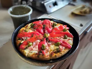 Pizza Jamon Y Morron Grande