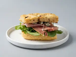 Sandwich De Crudo