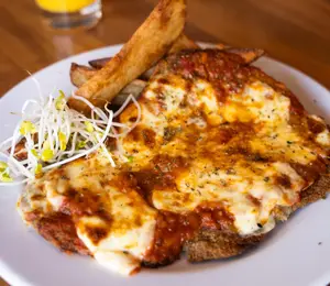 Milanesa napo con papa rustica