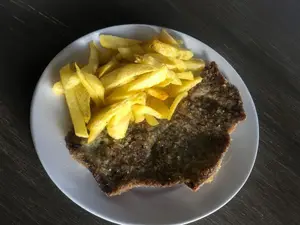 Milanesa al plato con fritas