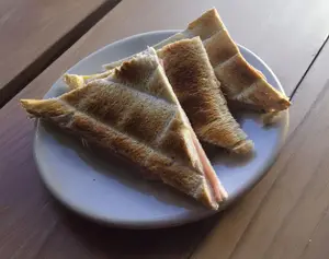 Tostado miga de jamón y queso